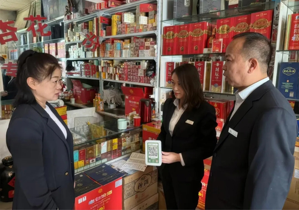 金融暖农润乡土 实干兴村谱新篇(图1)