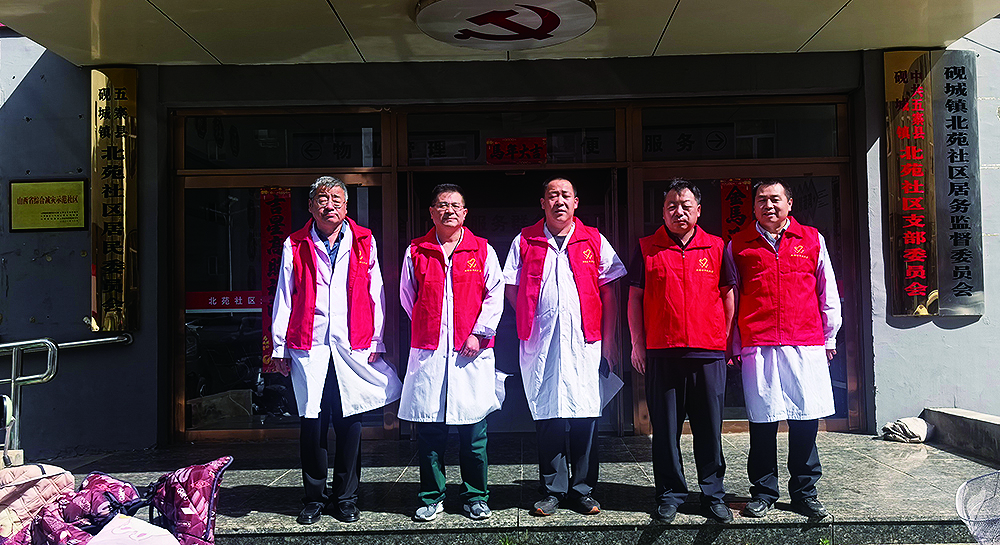 党徽闪耀践初心 白衣天使护健康(图1) 党徽闪耀践初心 白衣天使护健康(图1)